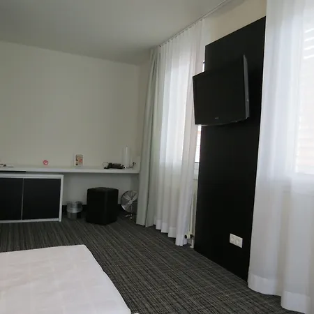 Comfor Hotel