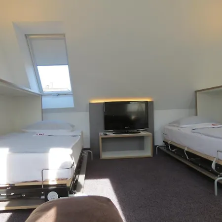 Comfor Hotel 3*